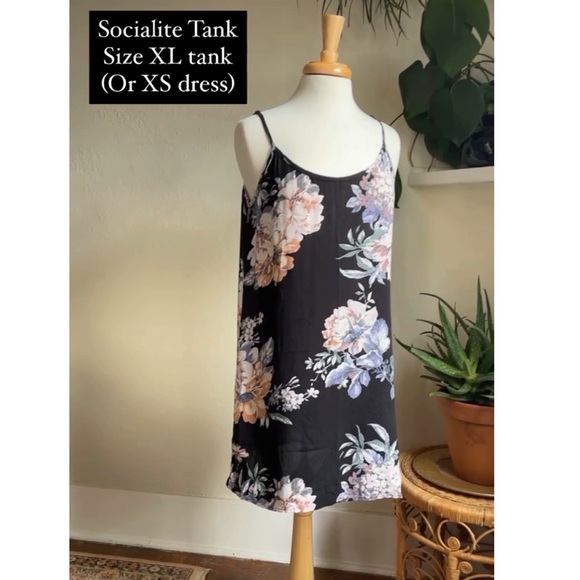 Socialite Tops - Socialite Adjustable Floral Tank - Size XL